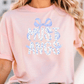 A woman wearing a pink t-shirt with the text "MUST AGRES" printed on it.