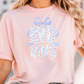 A woman wearing a pink t-shirt with the text "NO LAMS" printed on it.