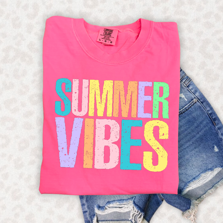 a pink shirt that says summer vibes on it