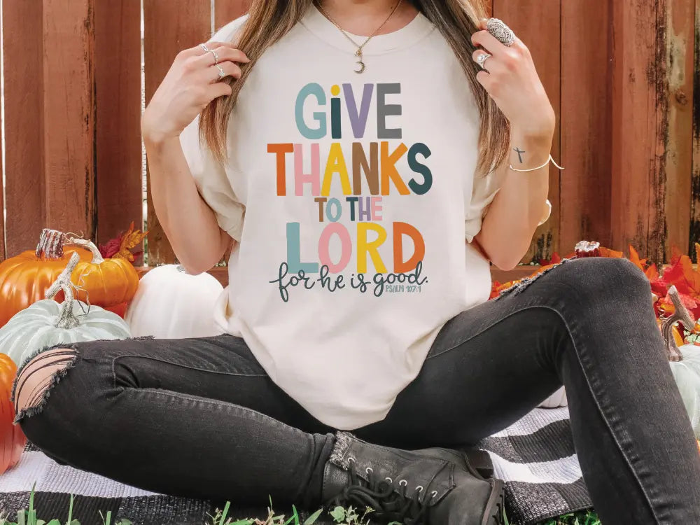 a woman wearing a t - shirt that says give thanks to the lord